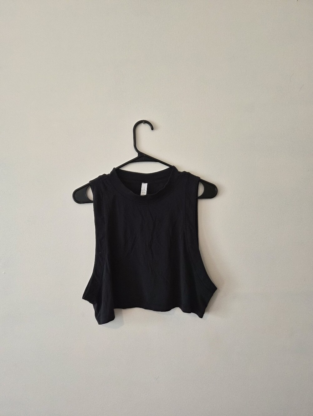 Lululemon Women's Black Cropped Tank Top - Sleeveless Casual